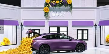 Luxeed R7 EREV Upgraded with Huawei ADS and New Tech Features