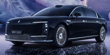 Huawei Maextro S800 Luxury Sedan: A New Era of Intelligent Elegance