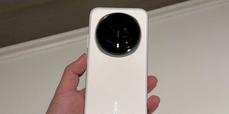Honor Magic 8 Mini Could Be Best Camera Phone