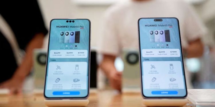 Huawei Regains Lead in China’s Smartphone Market for 2025