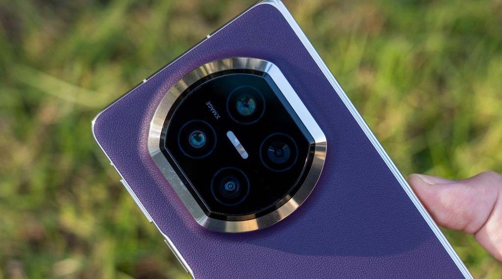 Huawei Rules China’s Foldable Smartphone Market in 2025 With Over 60% Share