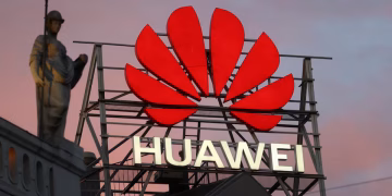EU’s High-Risk Tech Phase-Out Plan Draws Huawei Fire